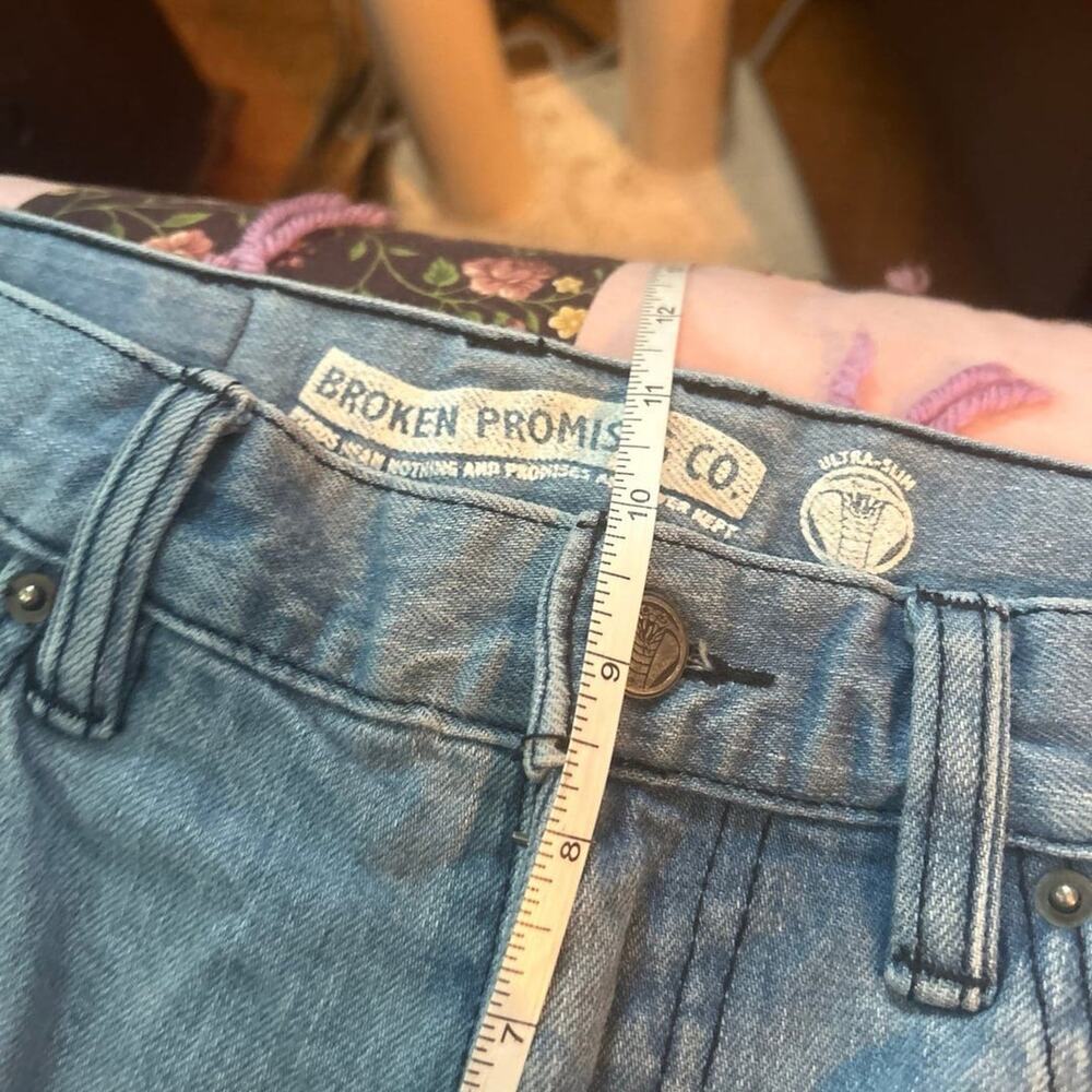 Broken promises jeans size 30 - Picture 5 of 7
